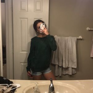 green big sweat shirt